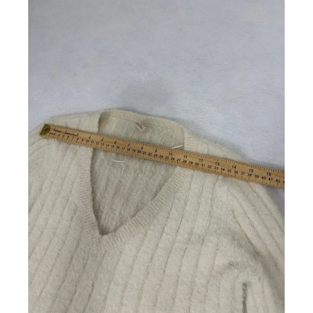 Urban Outfitters Sweater‎ Medium Fuzzy Knit V Neck Cropped Ribbed Soft Cream